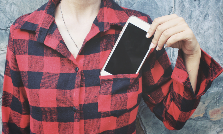Los científicos han hecho una camiseta que puede cargar tu teléfono