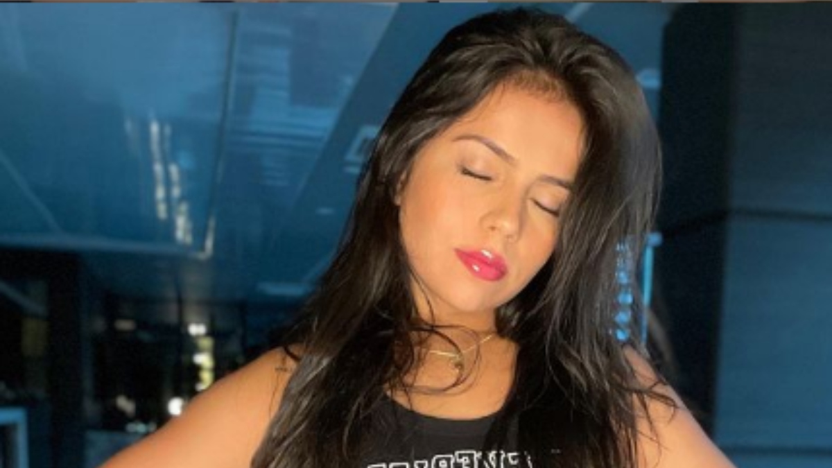 Aida Cortés sensual foto disfrazada Atrevida 24 Revista